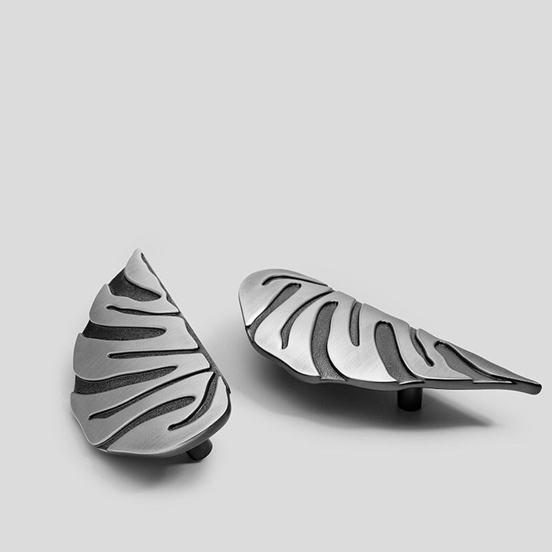 A pair of Monstera leaf drawer handles/Cheese Plant Leaf shaped cabinet pulls/Gold or Silver Tropical leaf door handles/Unique drawer handle