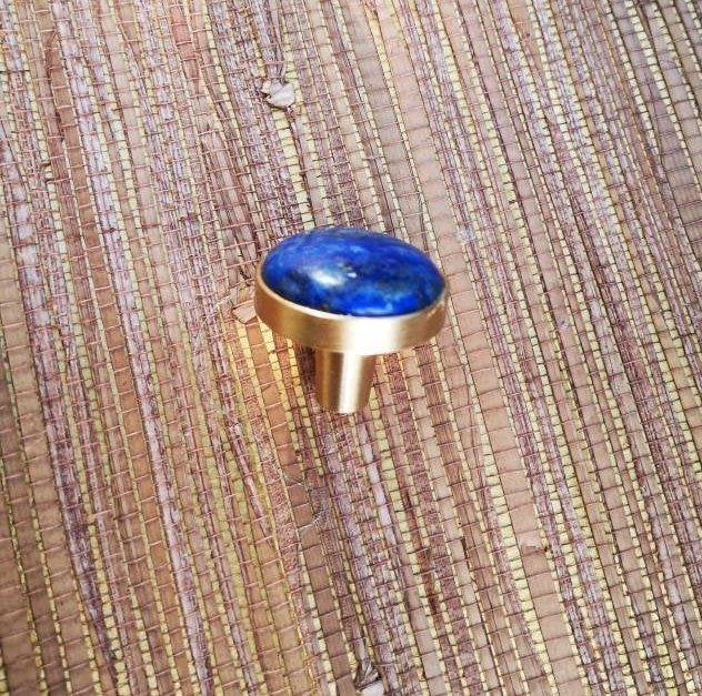 Electric blue lapis lazuli and gold brass drawer knob/blue stone cabinet handle/gemstone drawer pull/blue cabinet handle/blue hardware