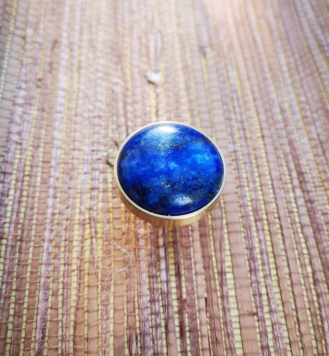 Electric blue lapis lazuli and gold brass drawer knob/blue stone cabinet handle/gemstone drawer pull/blue cabinet handle/blue hardware