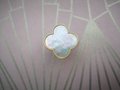 Mother of pearl clover shaped drawer pull/Brass and pearl clover cabinet handle/Iridescent shell door knob/Clover shaped pearl door handle
