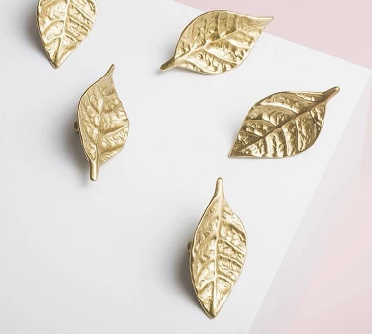 Gold brass autumn leaf cabinet handle/Gold leaf shaped drawer pull/Gold leaves door handle/Fall leaf drawer knob/gold furniture hardware