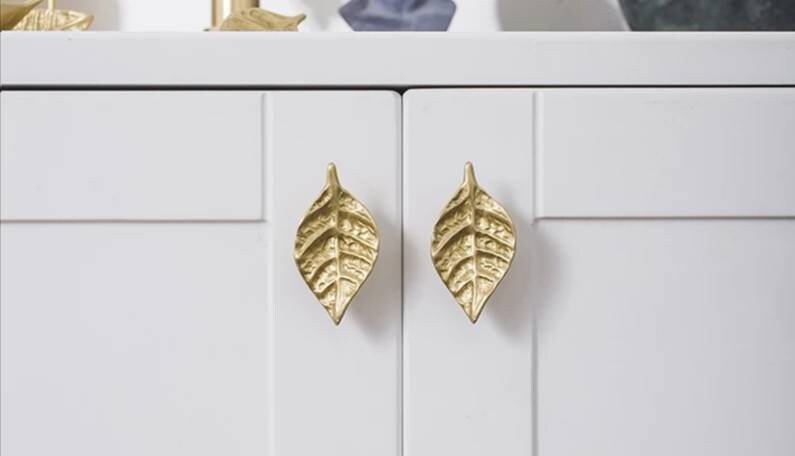 Gold brass autumn leaf cabinet handle/Gold leaf shaped drawer pull/Gold leaves door handle/Fall leaf drawer knob/gold furniture hardware