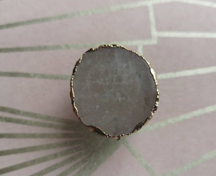 Round white quartz drawer handle with gold edges/gemstone and brass door knob/white crystal cabinet handle/gold brass and crystal hardware
