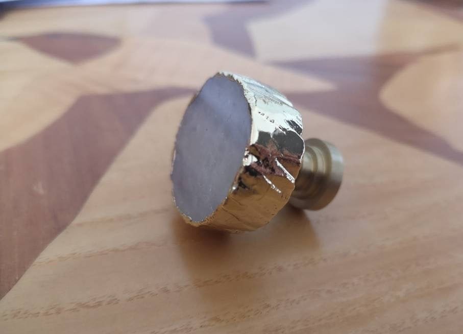 Round white quartz drawer handle with gold edges/gemstone and brass door knob/white crystal cabinet handle/gold brass and crystal hardware