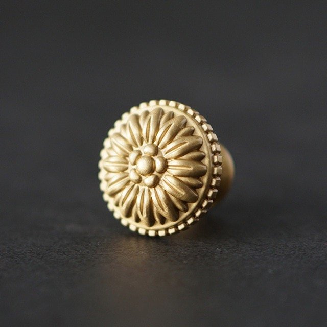 Gold brass dandelion design drawer knob/Daisy design cabinet pull/Vintage style door handle/Brass furniture hardware/Round gold drawer pull