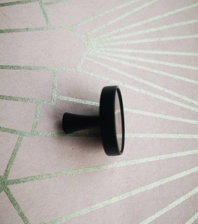 Round matte black mother of pearl drawer handle/Black drawer pull with pearl insert/Pearl hardware/Black metal pearl shell door knob