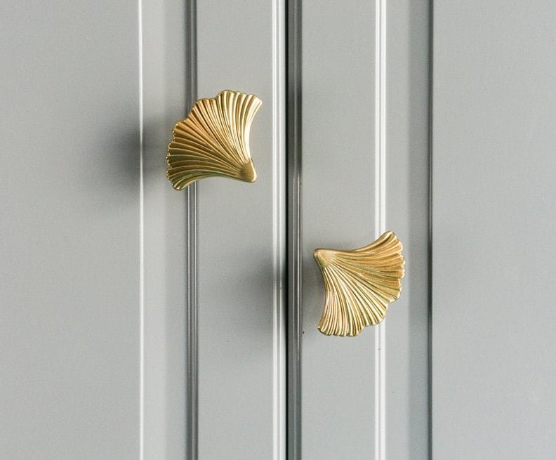 Gold ginkgo leaf shaped cabinet pull/solid brass leaf door handle/Gingko drawer knob/Golden leaves drawer pull/brass furniture hardware