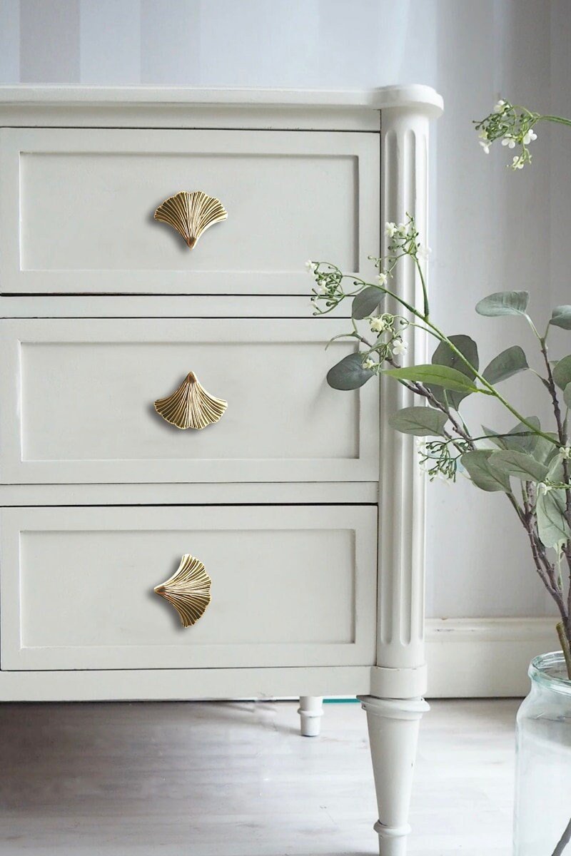 Gold ginkgo leaf shaped cabinet pull/solid brass leaf door handle/Gingko drawer knob/Golden leaves drawer pull/brass furniture hardware