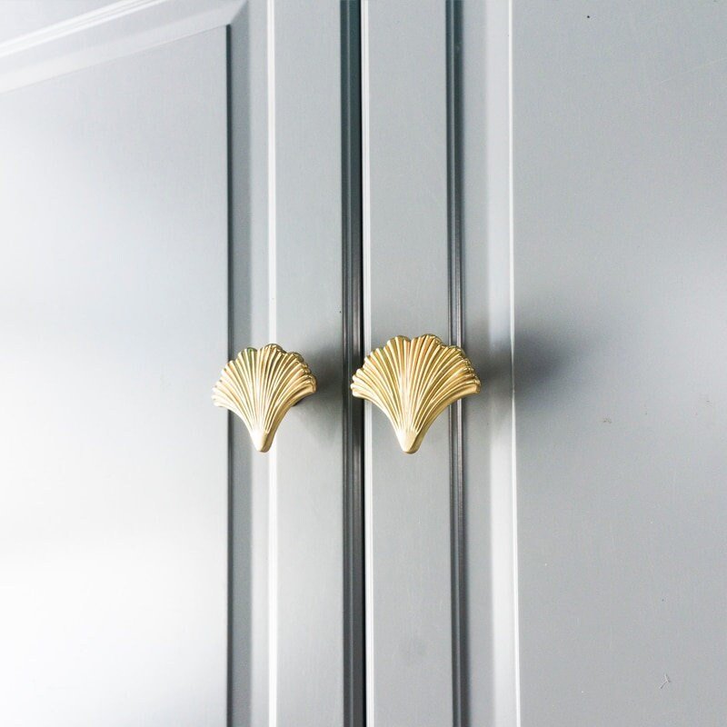 Gold ginkgo leaf shaped cabinet pull/solid brass leaf door handle/Gingko drawer knob/Golden leaves drawer pull/brass furniture hardware