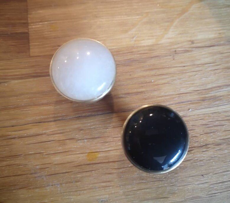 Round polished white quartz or black obsidian drawer knob/Monochrome Drawer pull/gemstone cabinet pull/crystal door handle/stone door knobs