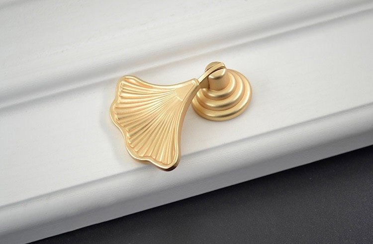 Golden ginkgo drop leaf drawer handle/leaf shaped cabinet pull/gold leaf drawer pull/gold furniture hardware/gold cabinet door handle
