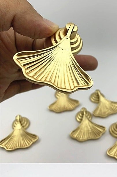 Golden ginkgo drop leaf drawer handle/leaf shaped cabinet pull/gold leaf drawer pull/gold furniture hardware/gold cabinet door handle