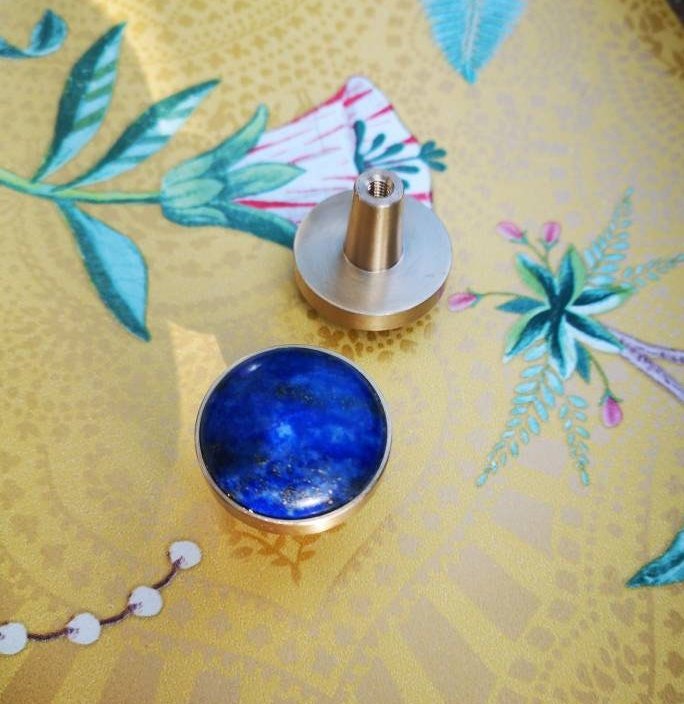 Electric blue lapis lazuli and gold brass  drawer knob/blue stone cabinet handle/gemstone drawer pull/blue cabinet handle/blue hardware