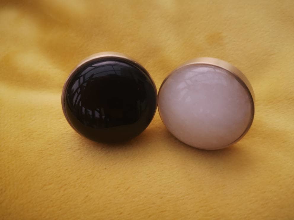 Round polished white quartz or black obsidian drawer knob/Monochrome Drawer pull/gemstone cabinet pull/crystal door handle/stone door knobs