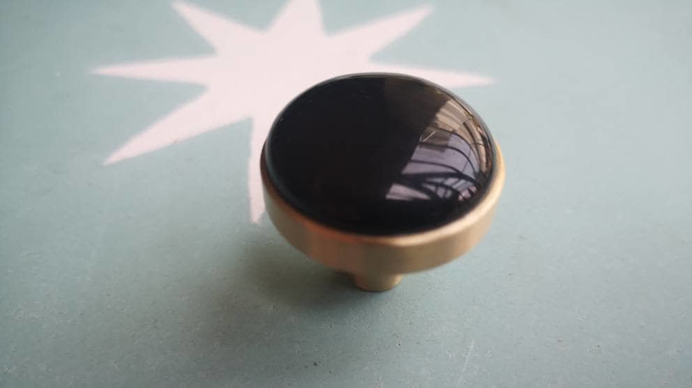 Round polished white quartz or black obsidian drawer knob/Monochrome Drawer pull/gemstone cabinet pull/crystal door handle/stone door knobs