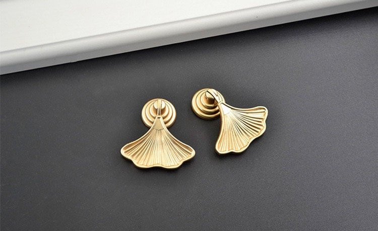 Golden ginkgo drop leaf drawer handle/leaf shaped cabinet pull/gold leaf drawer pull/gold furniture hardware/gold cabinet door handle