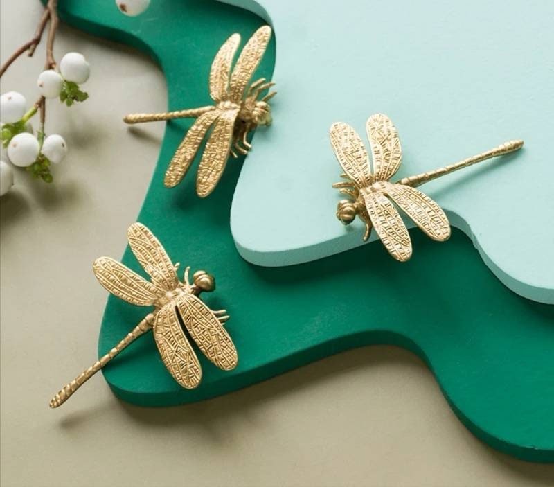 Gold brass dragonfly cabinet pull/Dragonfly drawer knob/Dragonfly drawer handle/brass furniture hardware/Gold cabinet door knob/Brass handle