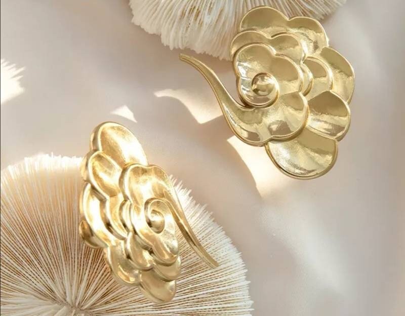 Shiny Golden floating cloud shaped door handles in left or right facing design solid brass Cabinet Pull Knob furniture hardware upcycling