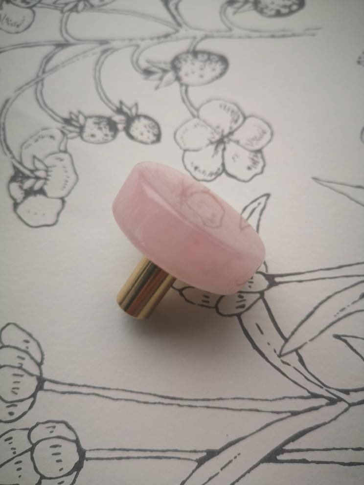 Round pink rose quartz drawer pull/pink gemstone cabinet handle/pink crystal furniture hardware/Round rose quartz door knob/pink handle