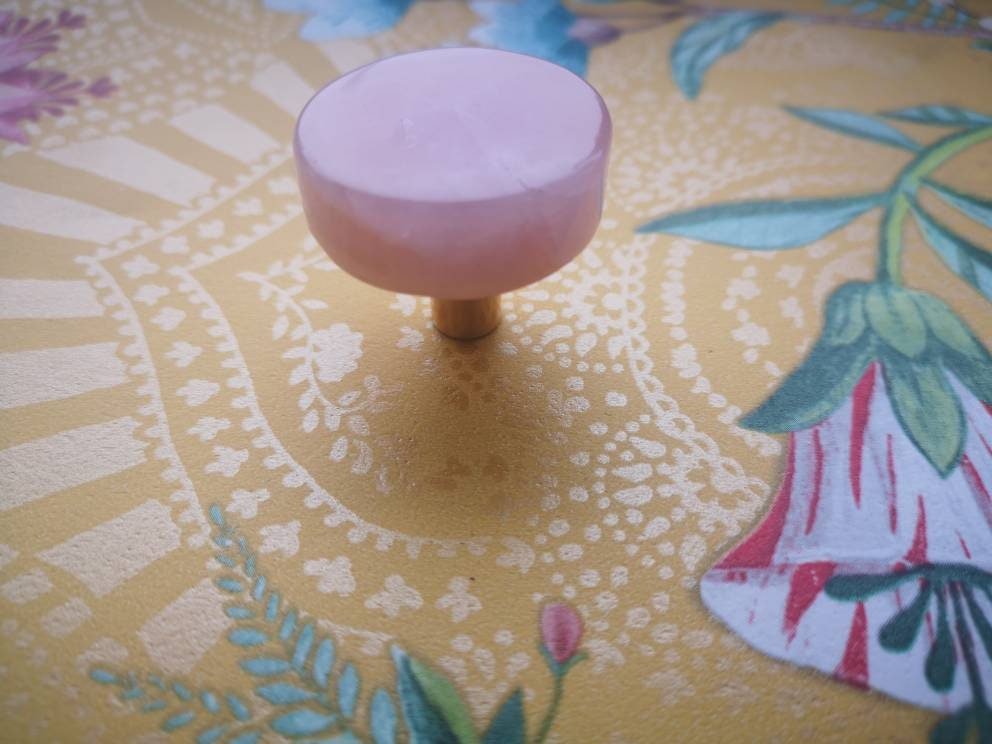 Round pink rose quartz drawer pull/pink gemstone cabinet handle/pink crystal furniture hardware/Round rose quartz door knob/pink handle