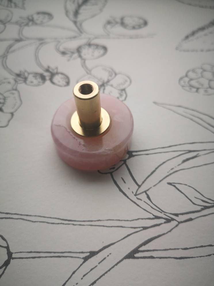 Round pink rose quartz drawer pull/pink gemstone cabinet handle/pink crystal furniture hardware/Round rose quartz door knob/pink handle
