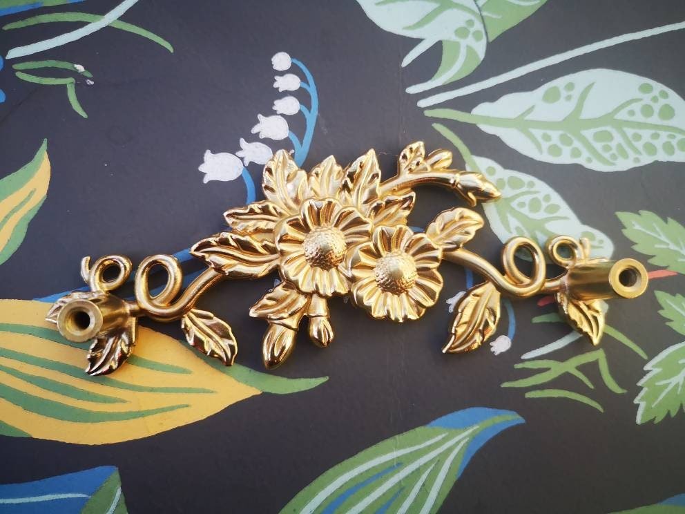 Gold brass trailing vine leaves and flowers cabinet pull/Gold floral design drawer handle/Brass leaf and flower door handle/Vine leaf handle