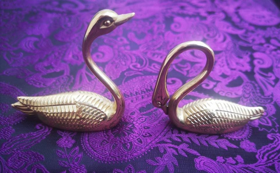 Gold brass swimming swans cabinet handle/Brass Swan drawer pull/Gold bird shaped door knob/Gold swan brass door handle/Signet drawer handle