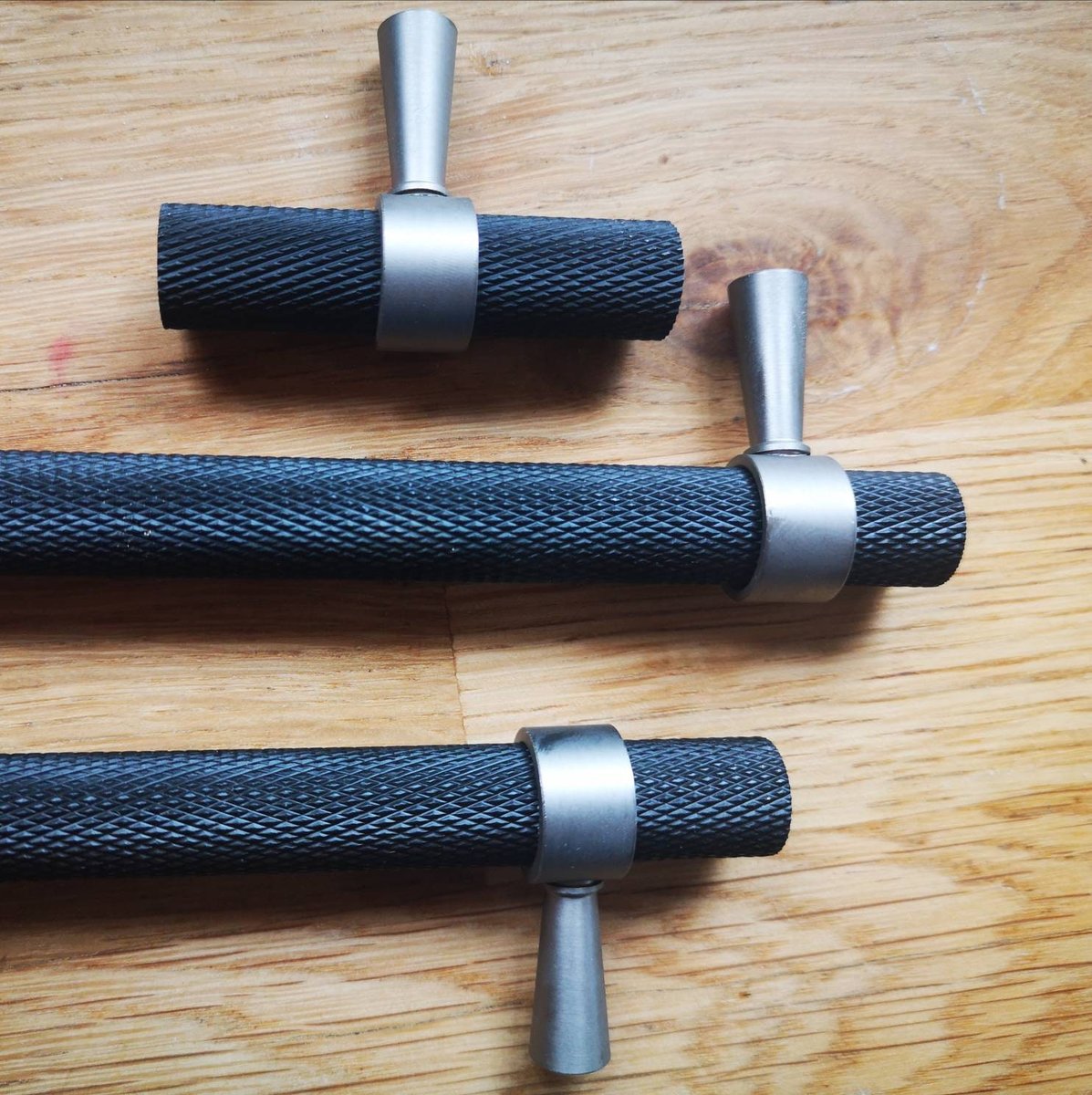 Black and silver knurled texture cabinet handle/improved grip drawer handle/modern nickle furniture hardware/black and silver door handle