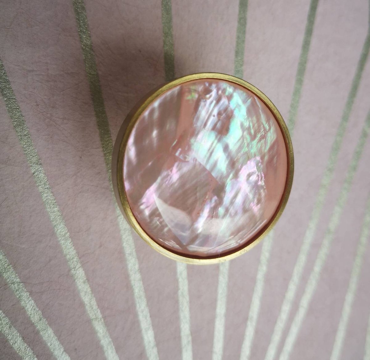 Mother of pearl drawer pull/Pastel shades pearl cabinet handle/Shell door handle/Pearl furniture hardware/Pearl drawer knob/Pearl door knob