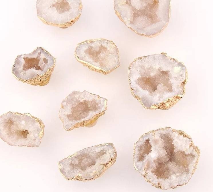 White quartz crystal geode and gold brass drawer handle/natural crystal cabinet handle/geode stone door knob/crystal cave drawer handle