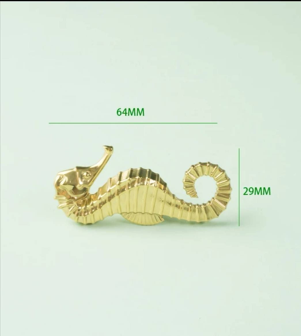 Shiny gold sea horse cabinet pull/Brass seahorse door handle/seaside drawer pull/gold furniture hardware/upcycling door knob/beach decor