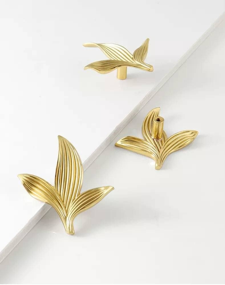 Gold Lilly of the Valley Leaf shaped Cabinet Pull/Elegant leaf shaped brass door handle/Brass leaves design drawer knob/furniture hardware