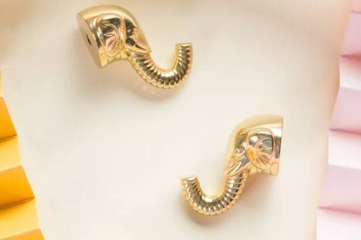 Shiny gold elephant head shaped cabinet pull/Gold brass elephant design drawer handle/Elephant door knob/Brass hardware/Elephant door pull
