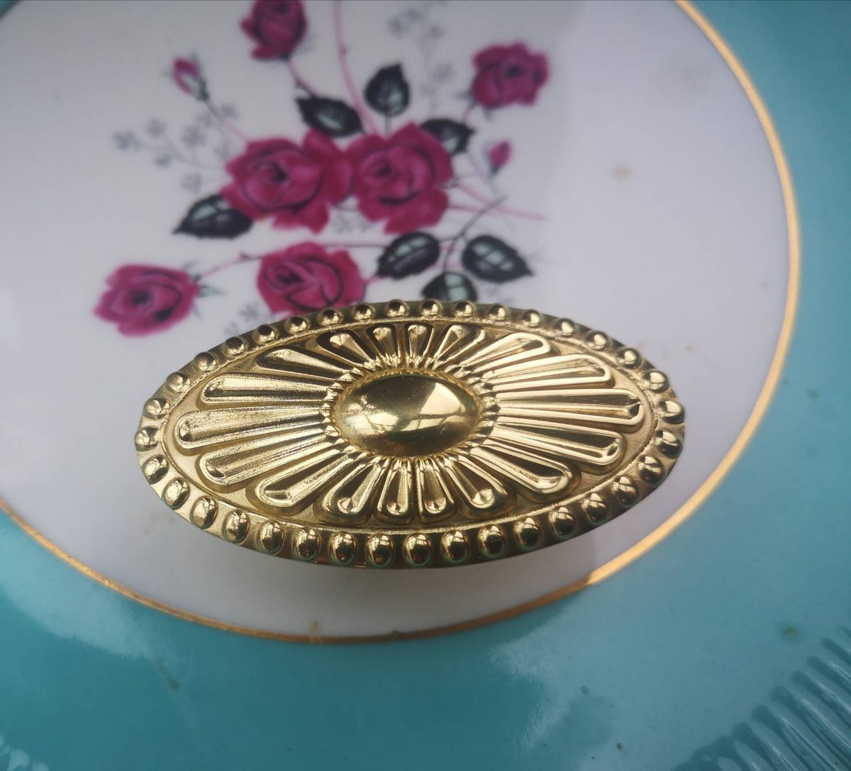 Gold ornate design cabinet handle/Solid brass oval drawer pull/Victorian style oval door handle/Antique style door knob/Gold brass hardware