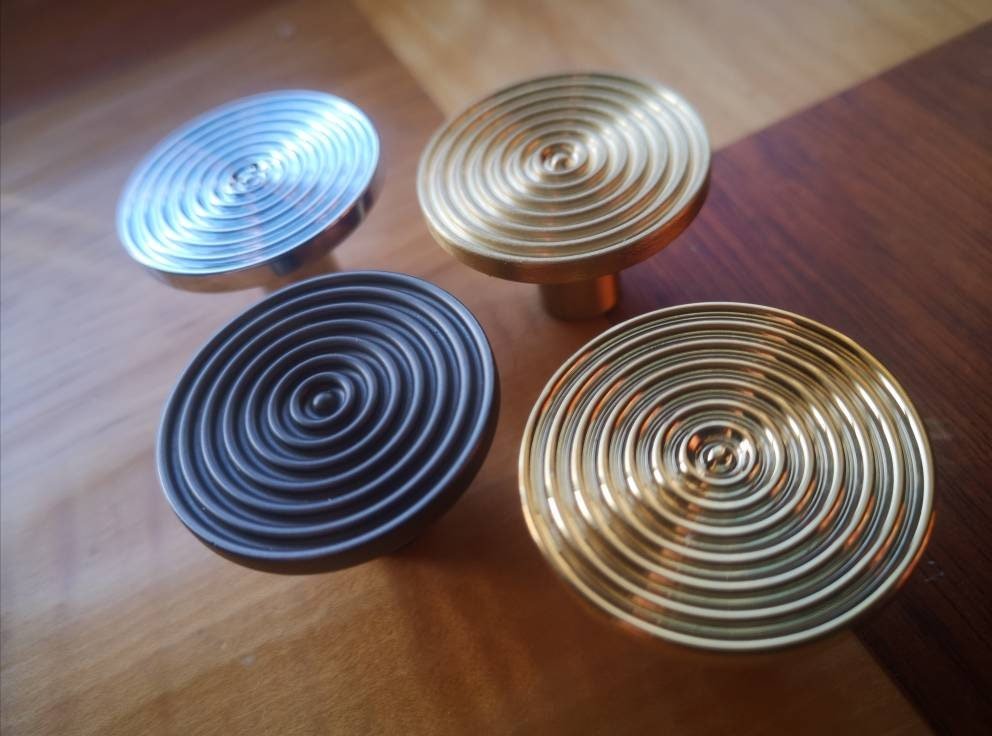 Round mid century modern echo pattern drawer handle in gold, silver or gunmetal grey/retro style cabinet pull/IKEA hack/metal door knob