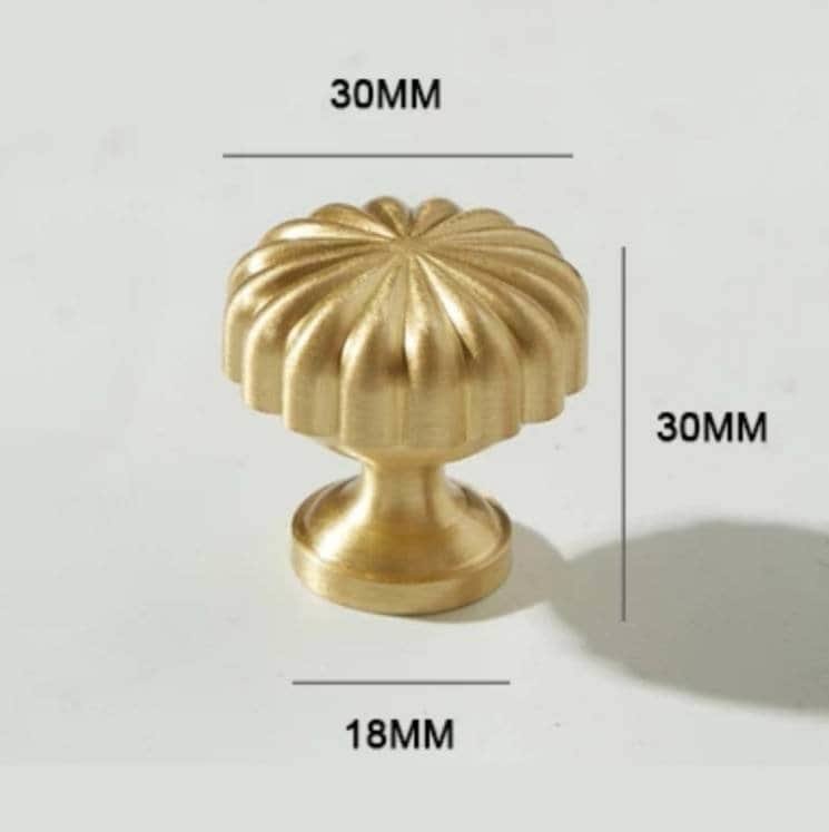 Round antique style gold or silver drawer pull/vintage style door knob/classic door handle for furniture hack/kitchen cabinet improvement