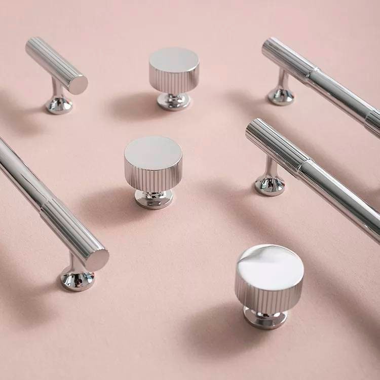 Shiny silver cabinet pull/Silver cabinet door handle with a line pattern/Chrome silver drawer handle/Modern shiny silver furniture hardware