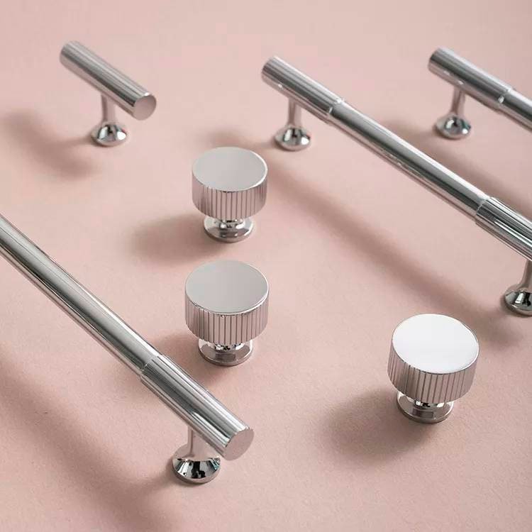 Shiny silver cabinet pull/Silver cabinet door handle with a line pattern/Chrome silver drawer handle/Modern shiny silver furniture hardware