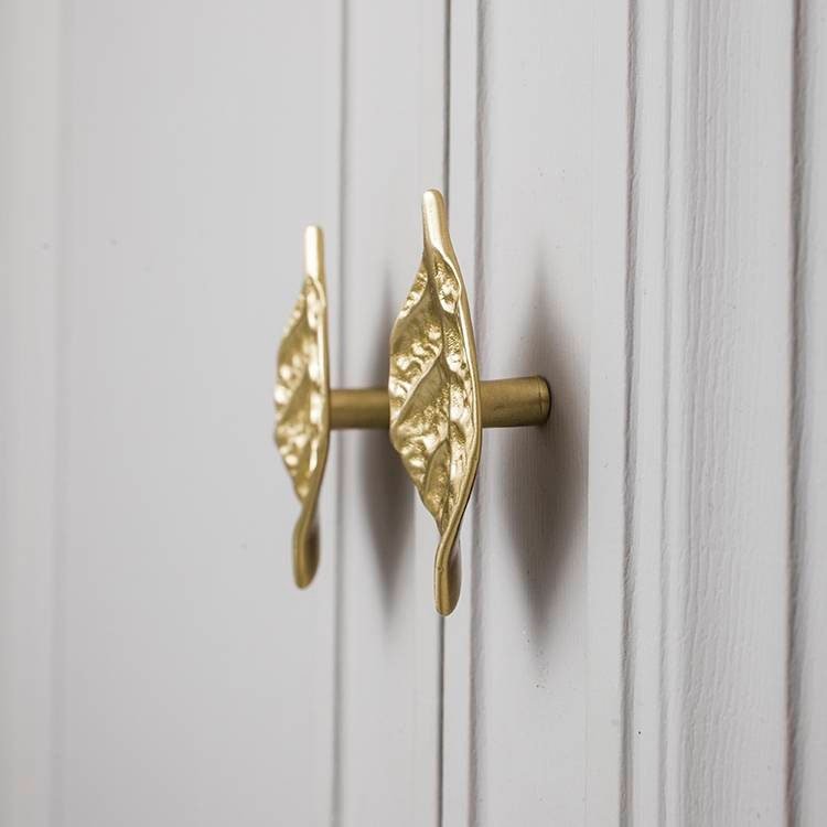 Gold brass autumn leaf cabinet handle/Gold leaf shaped drawer pull/Gold leaves door handle/Fall leaf drawer knob/gold furniture hardware