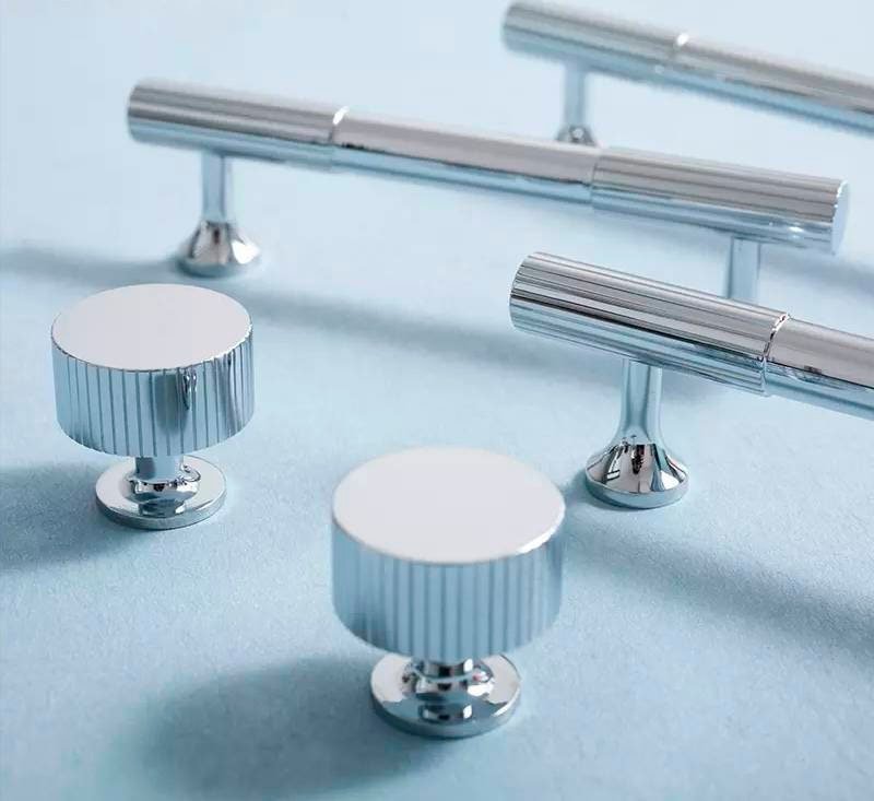 Shiny silver cabinet pull/Silver cabinet door handle with a line pattern/Chrome silver drawer handle/Modern shiny silver furniture hardware