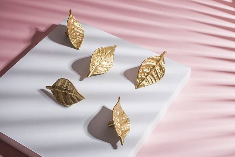 Gold brass autumn leaf cabinet handle/Gold leaf shaped drawer pull/Gold leaves door handle/Fall leaf drawer knob/gold furniture hardware