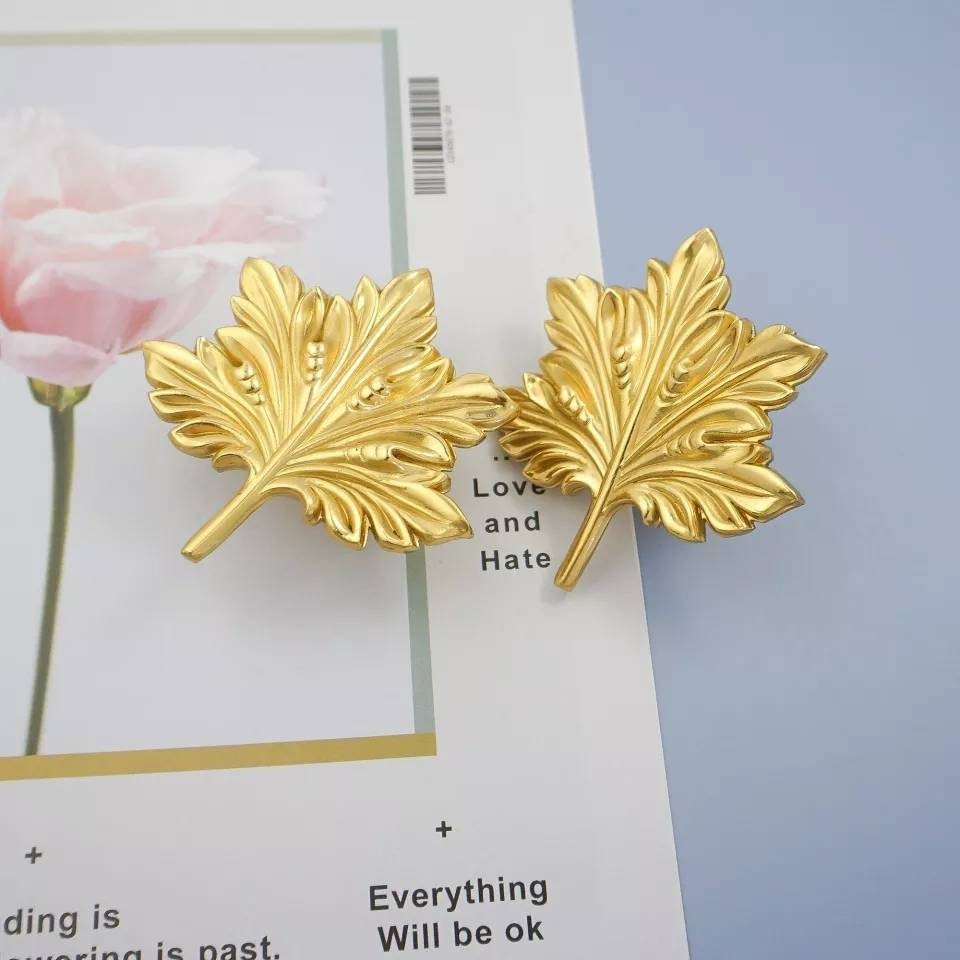 Large Gold Maple Leaf Cabinet Pull/ solid brass leaf drawer knob/brass furniture hardware/fancy maple leaf door handle/leaves style handle