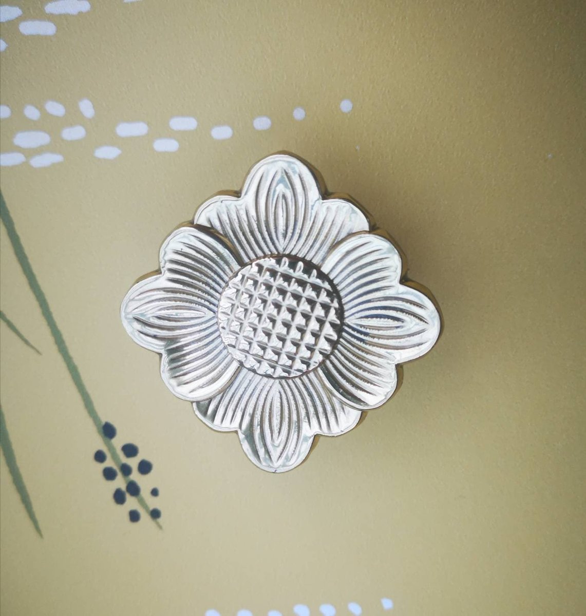 Arts and crafts style sun flower drawer handle/Gold sun flower cabinet handle/Arts and crafts style door knob/Gold brass furniture hardware