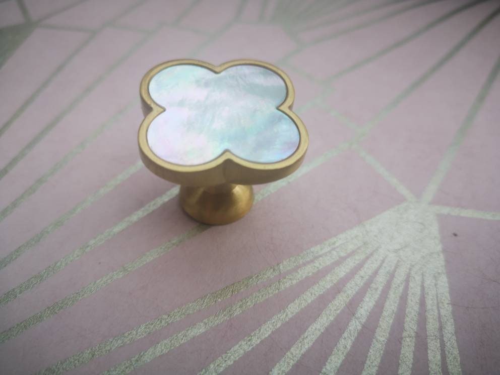 Mother of pearl clover shaped drawer pull/Brass and pearl clover cabinet handle/Iridescent shell door knob/Clover shaped pearl door handle