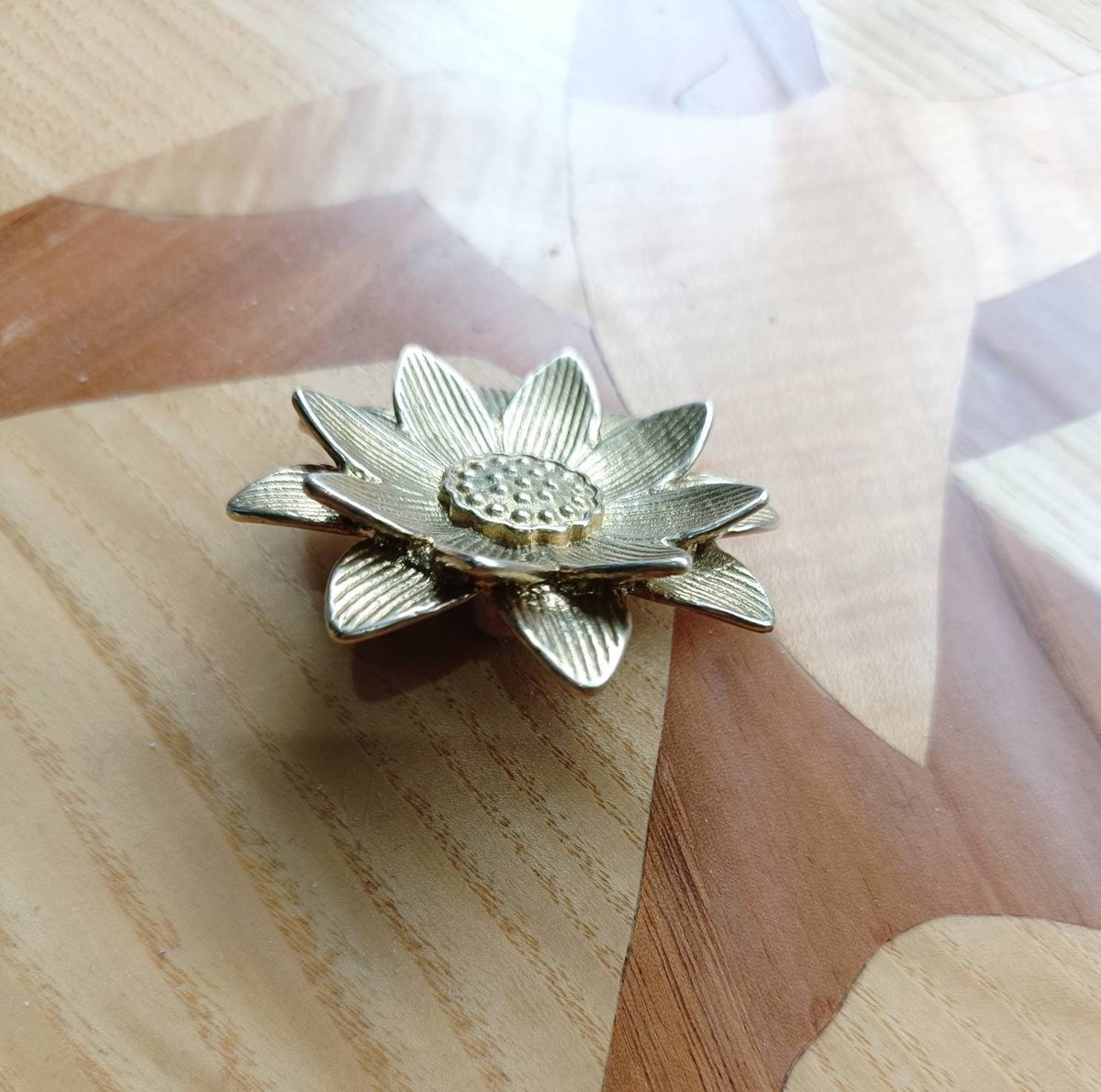 Gold brass sacred lotus flower cabinet pull/Gold water lily drawer pull/Gold flower drawer knob/Brass waterlily door knob/brass hardware