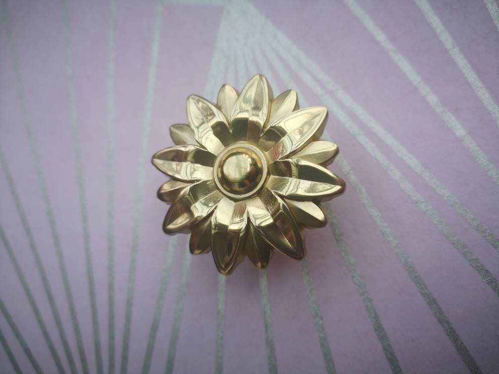 Gold star flower drawer handle/Gold brass flower cabinet handle/Brass vintage door knob/Brass furniture hardware/Unique flower drawer knob