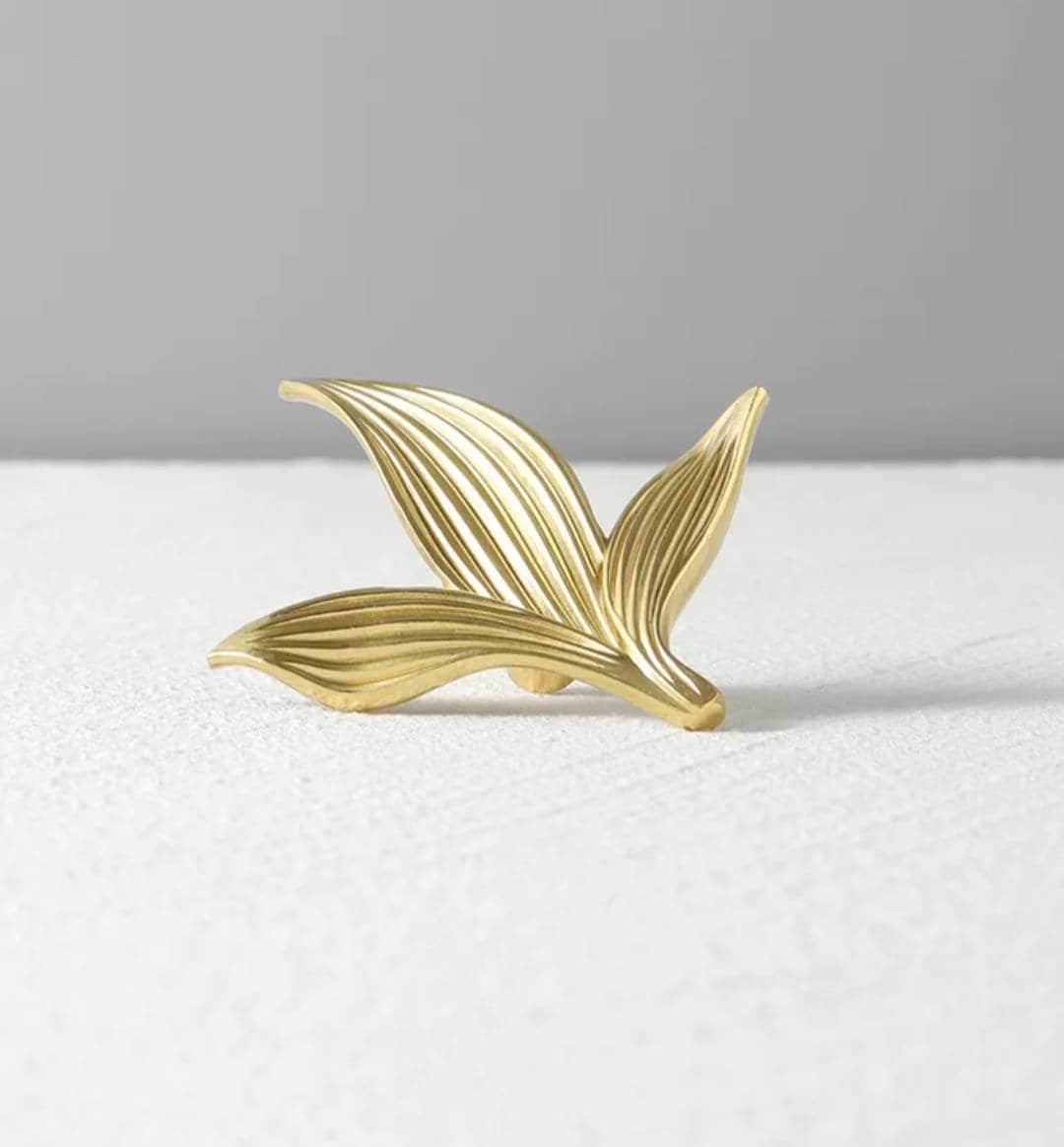 Gold Lilly of the Valley Leaf shaped Cabinet Pull/Elegant leaf shaped brass door handle/Brass leaves design drawer knob/furniture hardware