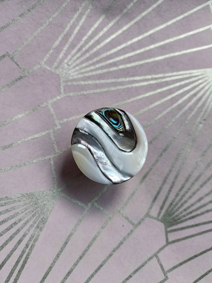 Large round mixed shell pattern drawer pull/Pearl Cabinet pull/mother of pearl door handle/Swirl pattern door knob/pearl furniture hardware