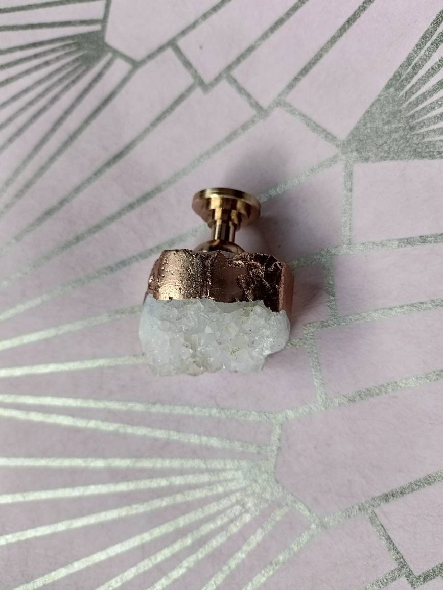 Green or white quartz crystal geode and brass cabinet handle/gemstone drawer handle/crystal door handle/raw semi precious stone door knob