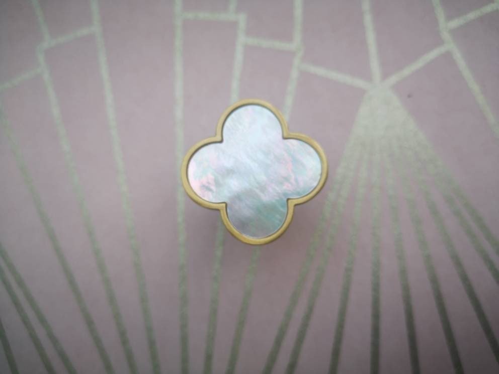 Mother of pearl clover shaped drawer pull/Brass and pearl clover cabinet handle/Iridescent shell door knob/Clover shaped pearl door handle